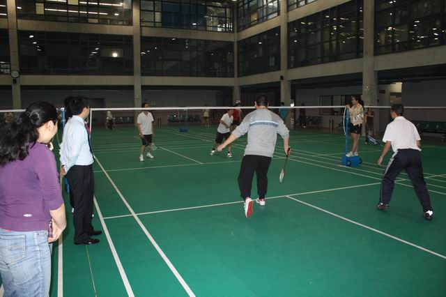 Galaxy银河国际集团举行第一届羽毛球角逐