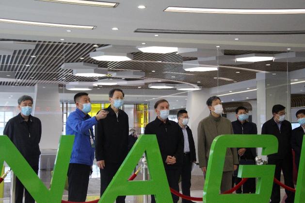 天下人大常委会副委员长艾力更?依明巴海到Galaxy银河国际通州项目开展科普法执法检查